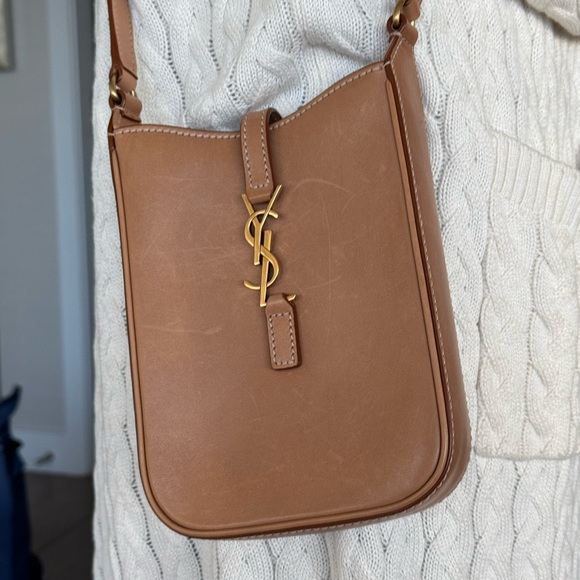 SAINT LAURENT
Smooth Calfskin Le 5 A 7 Vertical
Hobo 
crossbody Tan / Gold - Picture 13 of 16